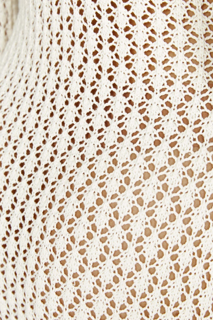 Elegant White Dress with Flattering Silhouette for Women