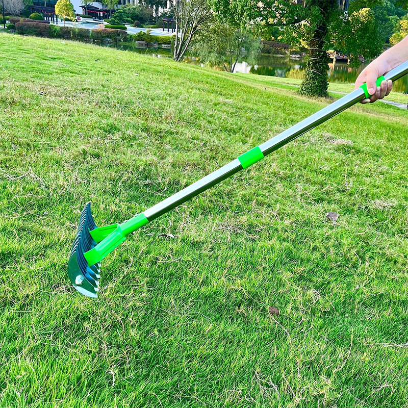 Manual Lawn Scarifier with Adjustable Telescopic Handle