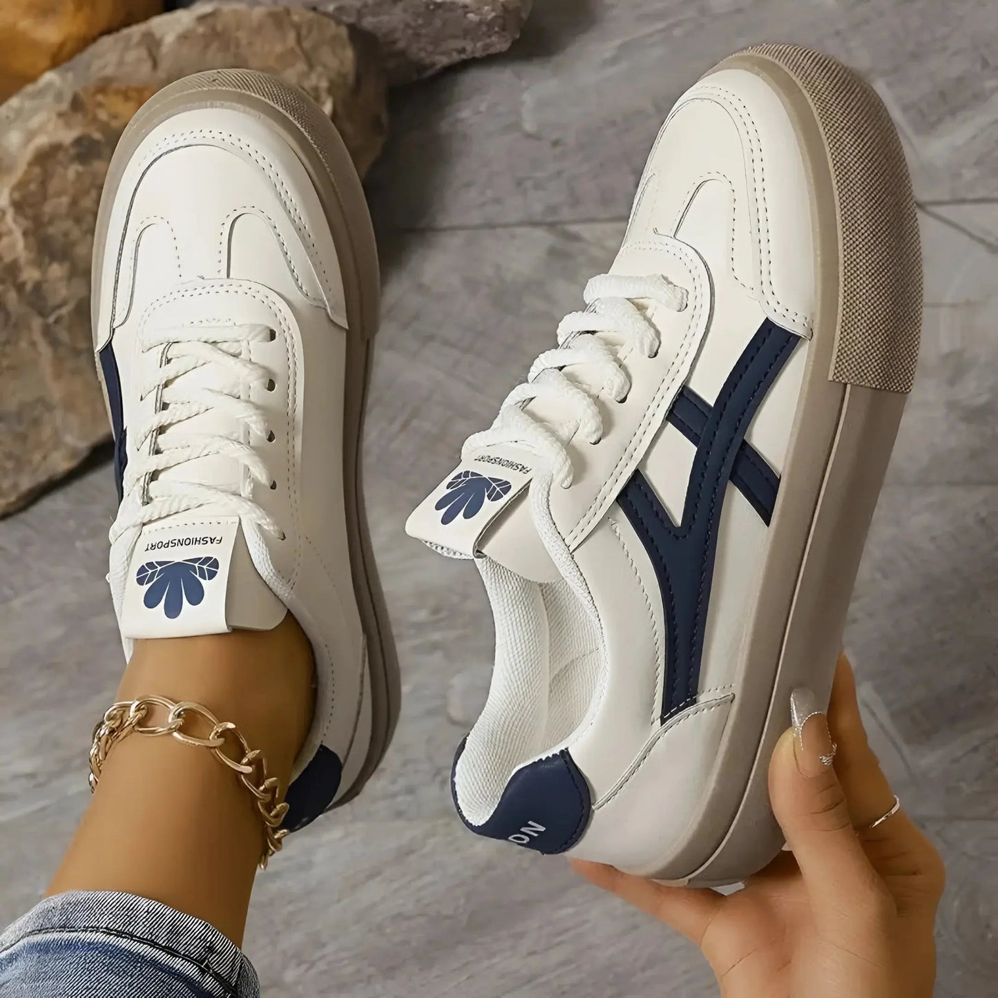 Classic Lace-Up Sneakers with Platform Sole Women Winter