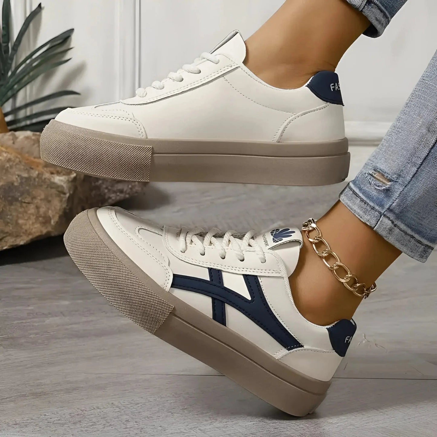 Classic Lace-Up Sneakers with Platform Sole Women Winter