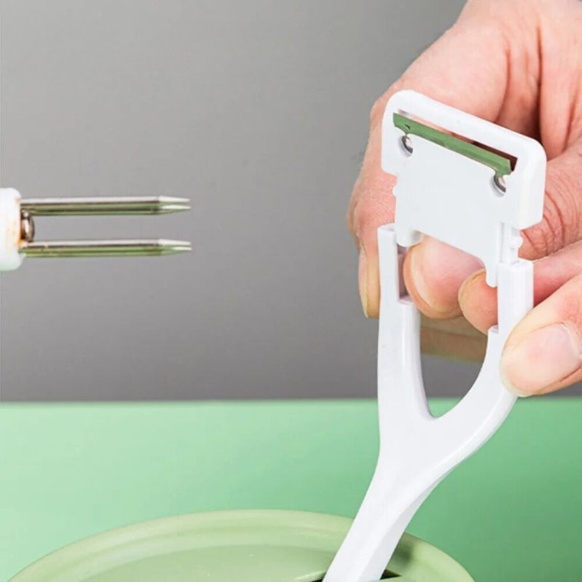 CorePeel™ – 3-in-1 Apple Peeler: Fast, Easy, Versatile, Safe, and Practical [50% Off]