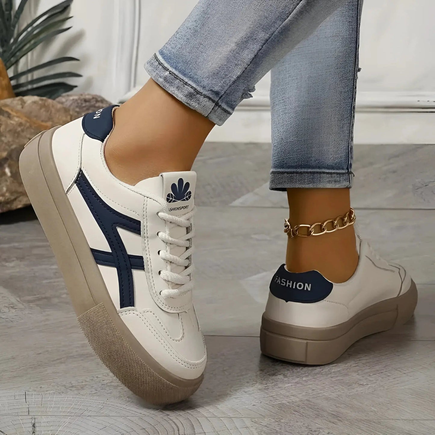 Classic Lace-Up Sneakers with Platform Sole Women Winter