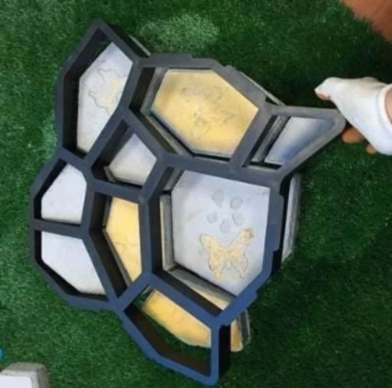 Reusable Garden Path Maker Mold for DIY Concrete Walkways