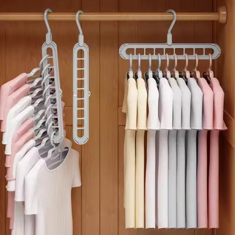Hango™ – Rotatable Clothes Hanger in a Practical 4-Piece Set [50% Off]