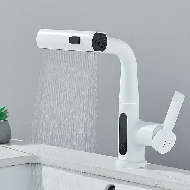 Digital basin faucet with temperature display – modern and drip-free