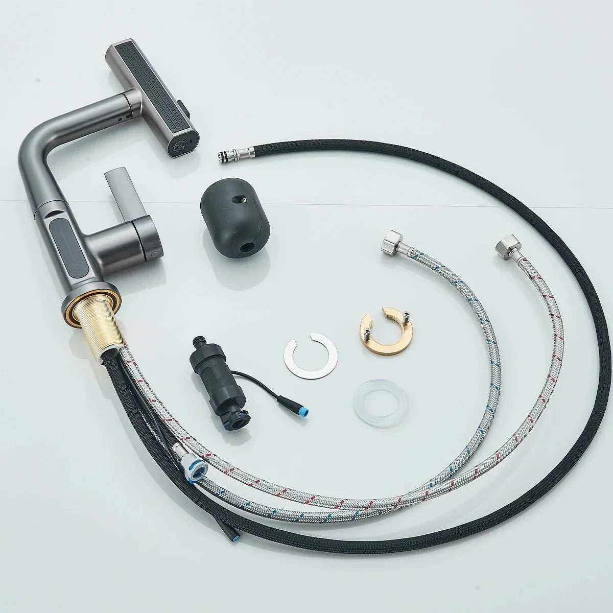 Digital basin faucet with temperature display – modern and drip-free