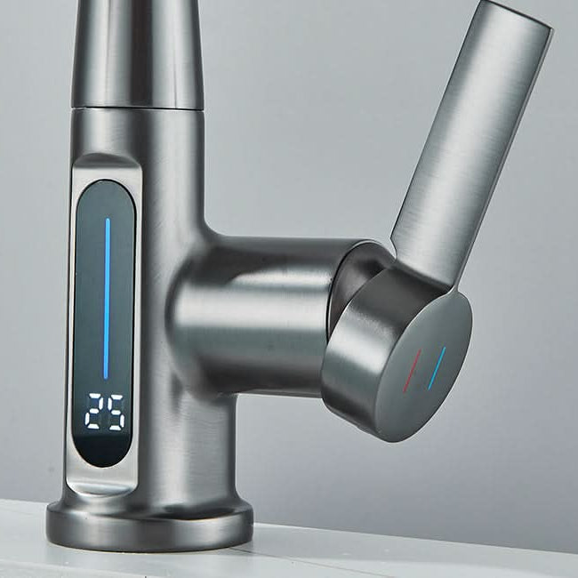 Digital basin faucet with temperature display – modern and drip-free