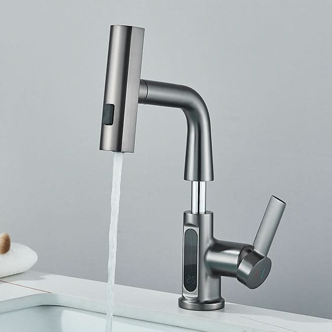 Digital basin faucet with temperature display – modern and drip-free