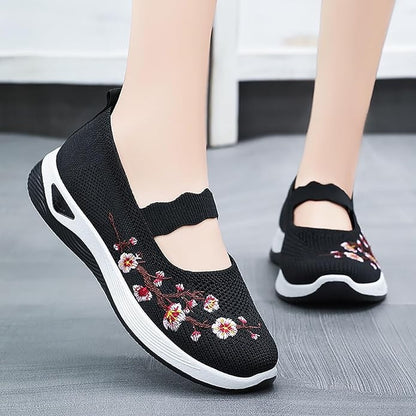 Amira – Elegant Loafers with Floral Embroidery for All-Day Comfort [50% Off]